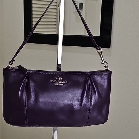 💜Coach Like New Small Purple Leather‎ Women's Bag / Wristlet - Picture 1 of 6